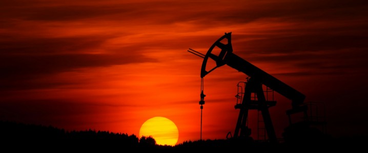 Oil Prices Begin the Week With a Dip